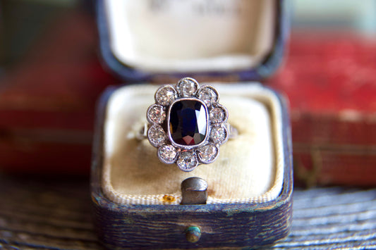 Anello ANNI 30' margherita con zaffiro e diamanti in oro 18kt
