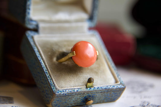 Anello con corallo a bottone inizi 900'